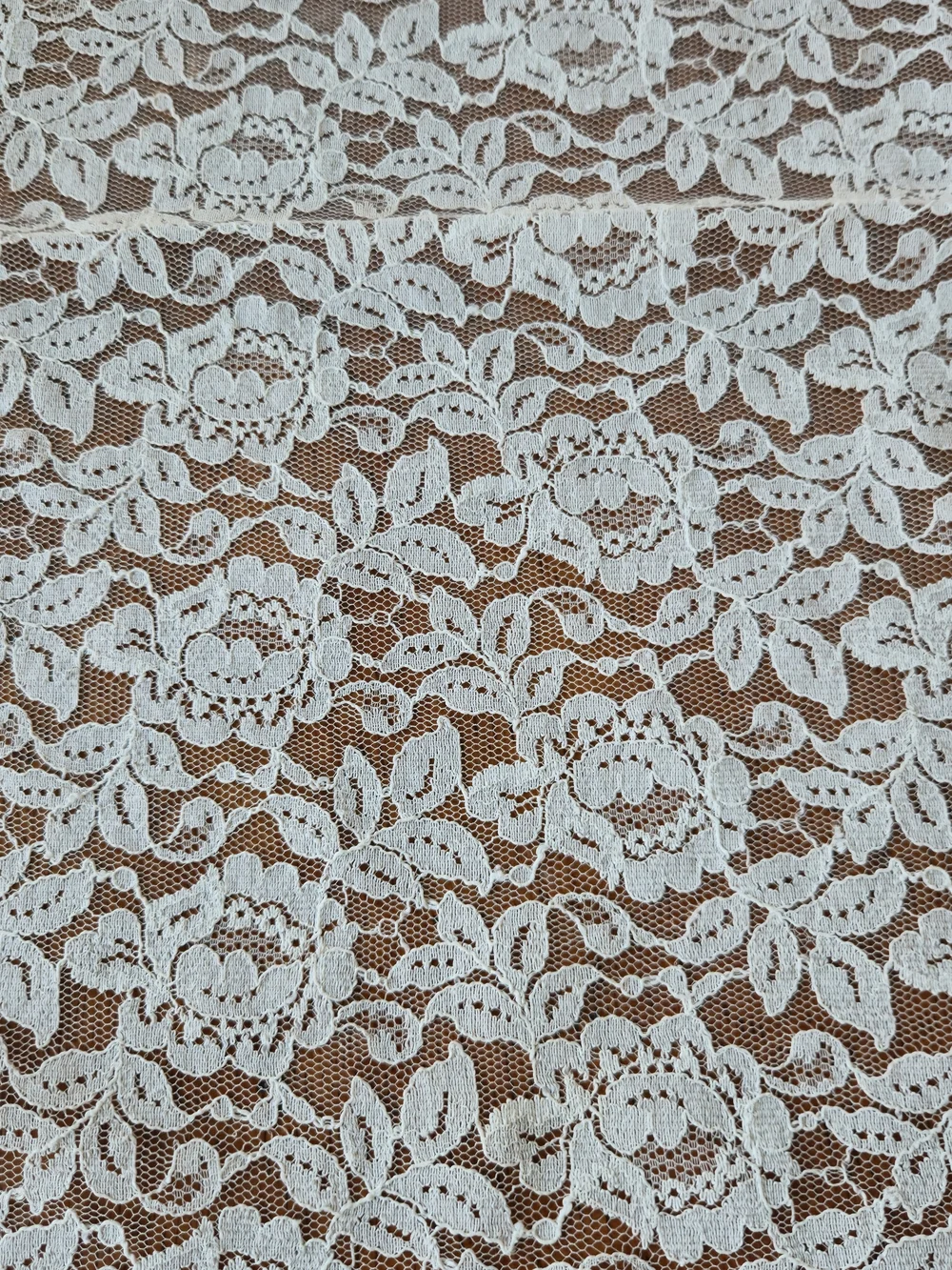 Vintage White Floral Lace Tablecloth – 64